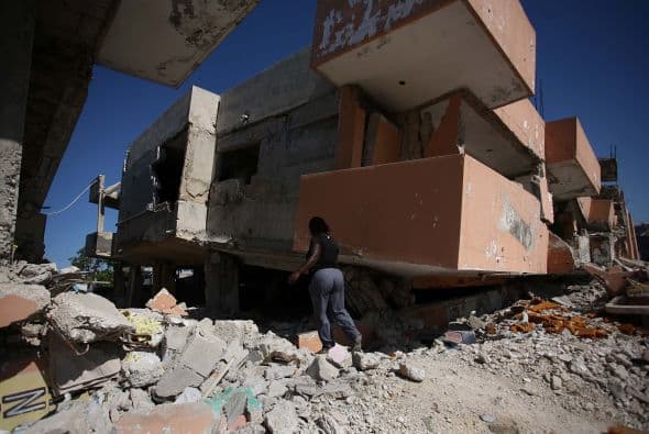 Las autoridades, los donantes y la CIRH buscarán alternativas para crear, quizás por primera vez en Haití, un sistema de crédito hipotecario para la adquisición de viviendas, detalló Clinton.