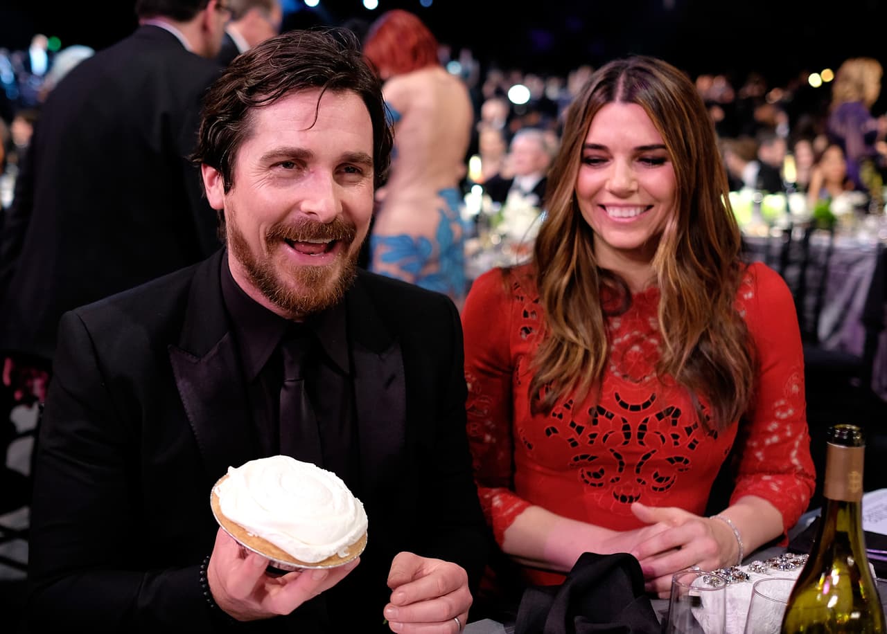 Christian Bale, ¿pensando si se come o no ese pancito?