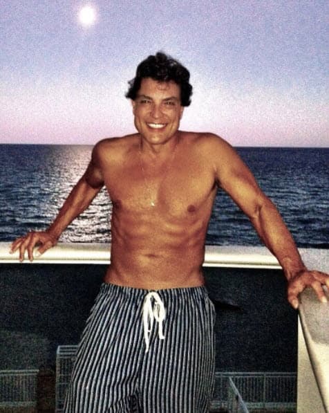 Su musculatura siempre ha sido uno de sus distintivos, un hombre fornido y bien marcado.