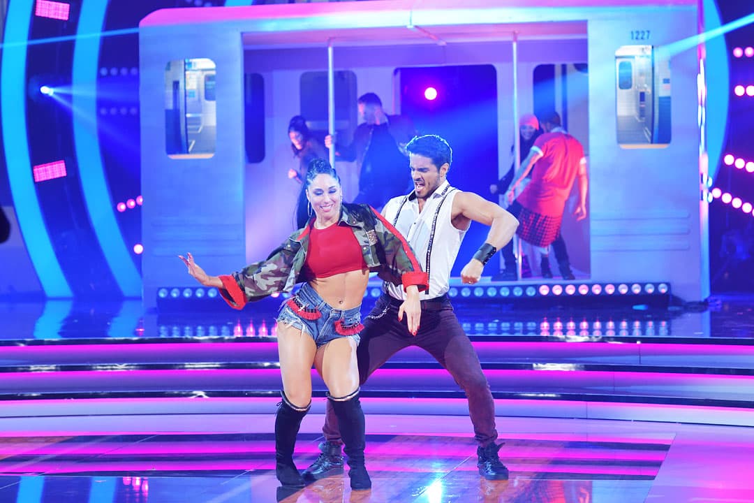 <b><a href="https://www.univision.com/shows/mira-quien-baila/ektor-rivera-no-entiende-las-criticas-de-los-jueces-a-su-baile-video">Las críticas fueron muy positivas</a></b> por parte de Johnny Lozada y Casper Smart, no tanto así las de 'Poty' Castillo.