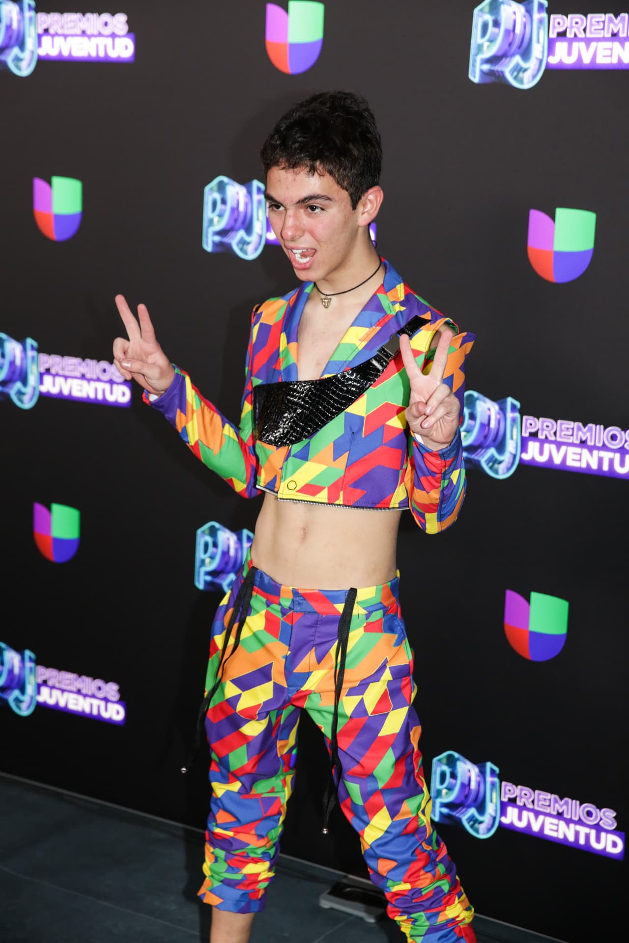 Que nos dejó ver el ombligo de Joaquín.