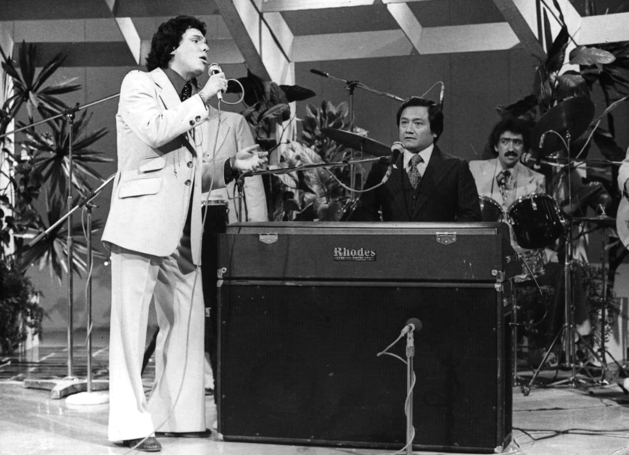 En 1969 
<b><a href="https://www.univision.com/famosos/en-video-el-legado-de-jose-jose-el-principe-de-la-cancion-video">José José</a></b> ya compartía escenarios con músicos y compositores de la talla de Armando Manzanero.