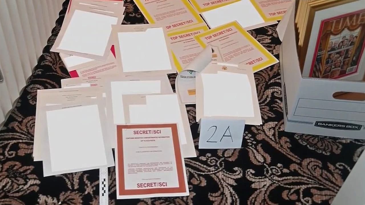 Despiden a 6 agentes del FBI que investigaron documentos clasificados de Trump