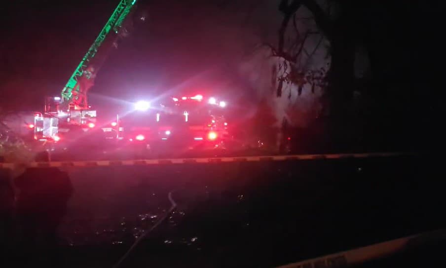 Sin embargo, tiempo después, se seguía con el combate de llamas aisladas.