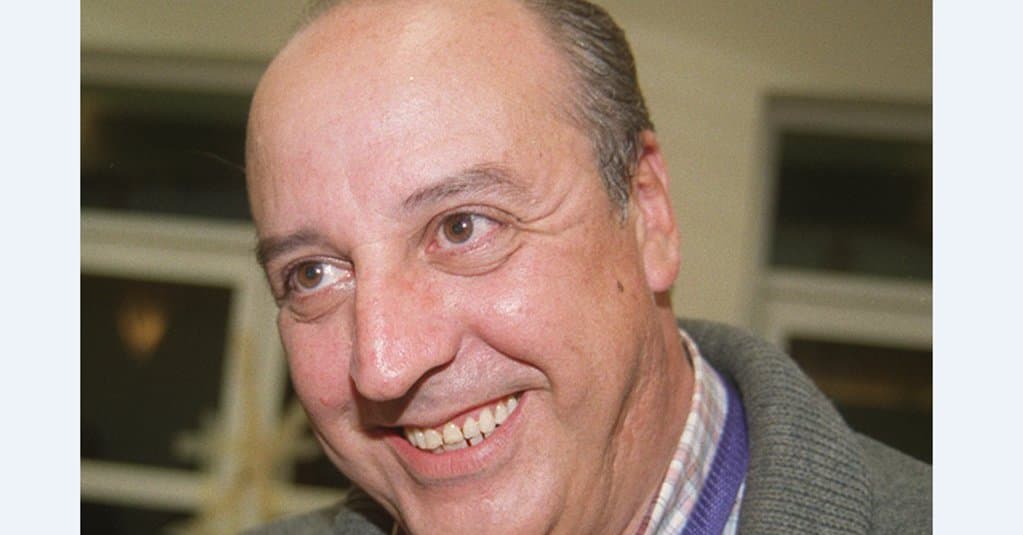 El actor trabajaba como asistente de medio tiempo en una casa productora de comerciales para poder pagar sus estudios y fue ahí donde la cámara lo vio y se convirtió en la imagen de una marca de papel higiénico.