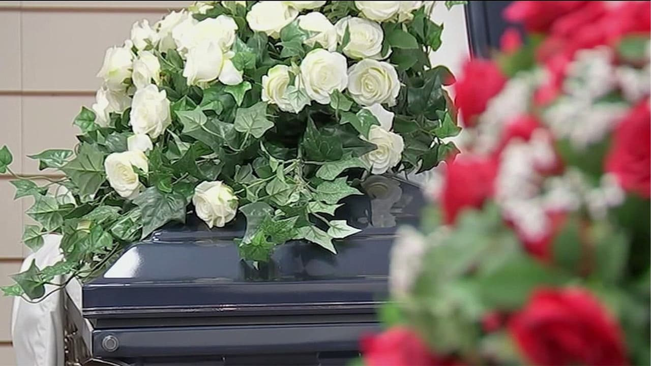 Muerte de una persona cercana que no es familiar ahora puede otorgar permiso laboral en California
