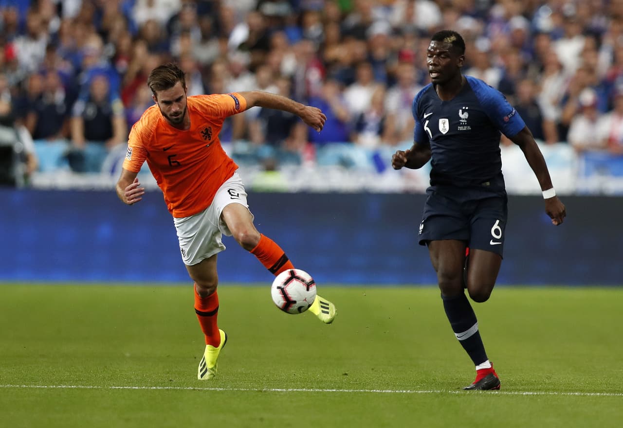 Pogba y compañía perdieron el dominio total en el medio campo y Países Bajos tuvo acercamientos al arco francés.