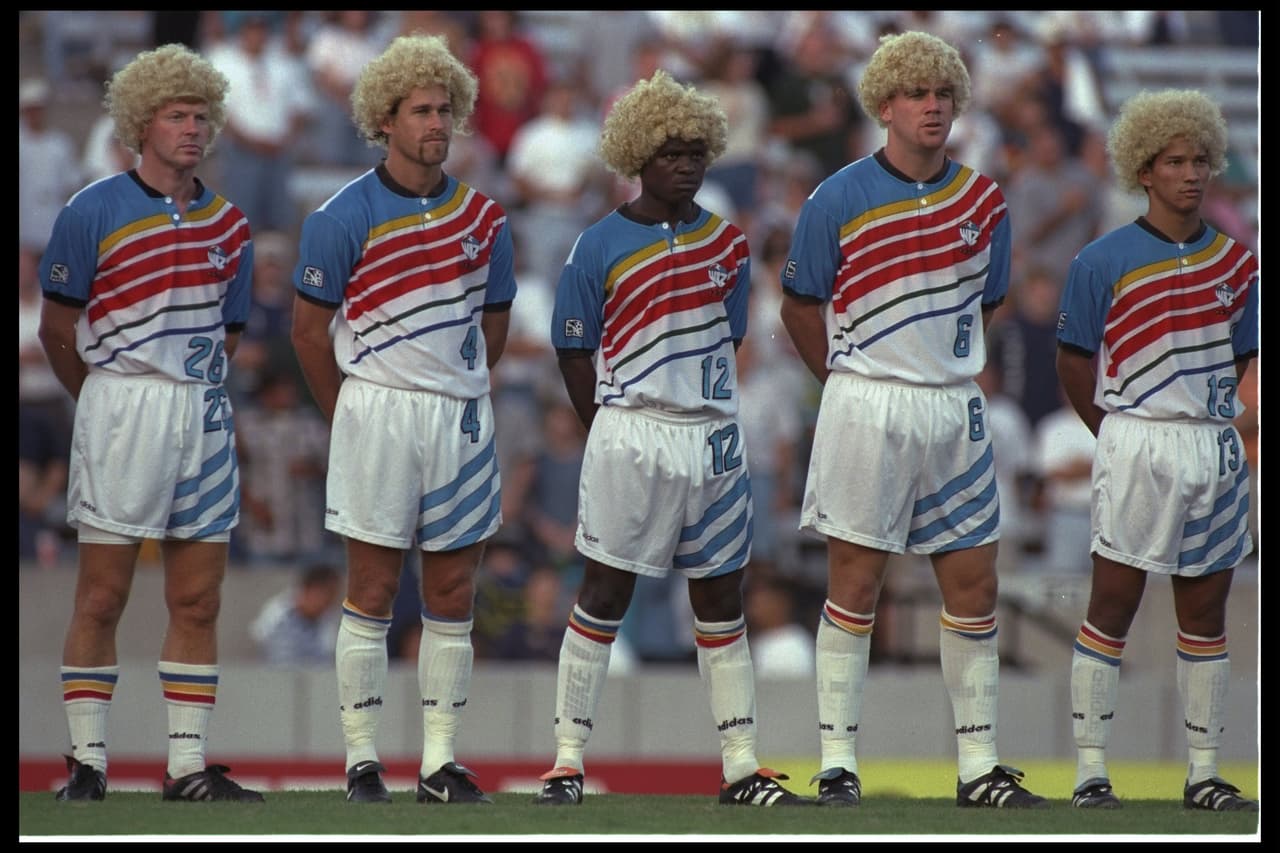 Kansas City Wiz debutó en 1996 en la MLS con las muy recordadas camisetas multicolores. Luego pasaron a llamarse los Kansas City Wizards y finalmente Sporting Kansas City. En su historia, el club de Kansas ha ganado dos títulos, en 2000 y en 2013.
