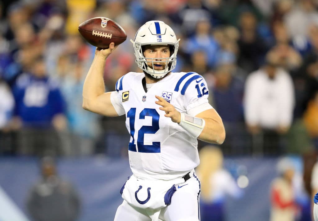 <b>9) Andrew Luck (Indianapolis Colts)</b>. En este, su sexto año en la NFL, regresó por sus fueros al lanzar para 4593 yardas con 39 pases de touchdown, el segundo mejor de toda la liga. Está de vuelta.