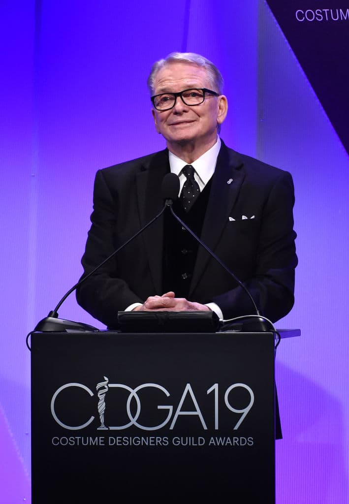 Ahora el legendario diseñador
<b>Bob Mackie, quien dibujó el boceto </b>del icónico vestido en los inicios de su carrera, dijo que fue un "error" que la empresaria lo portara.
<br>