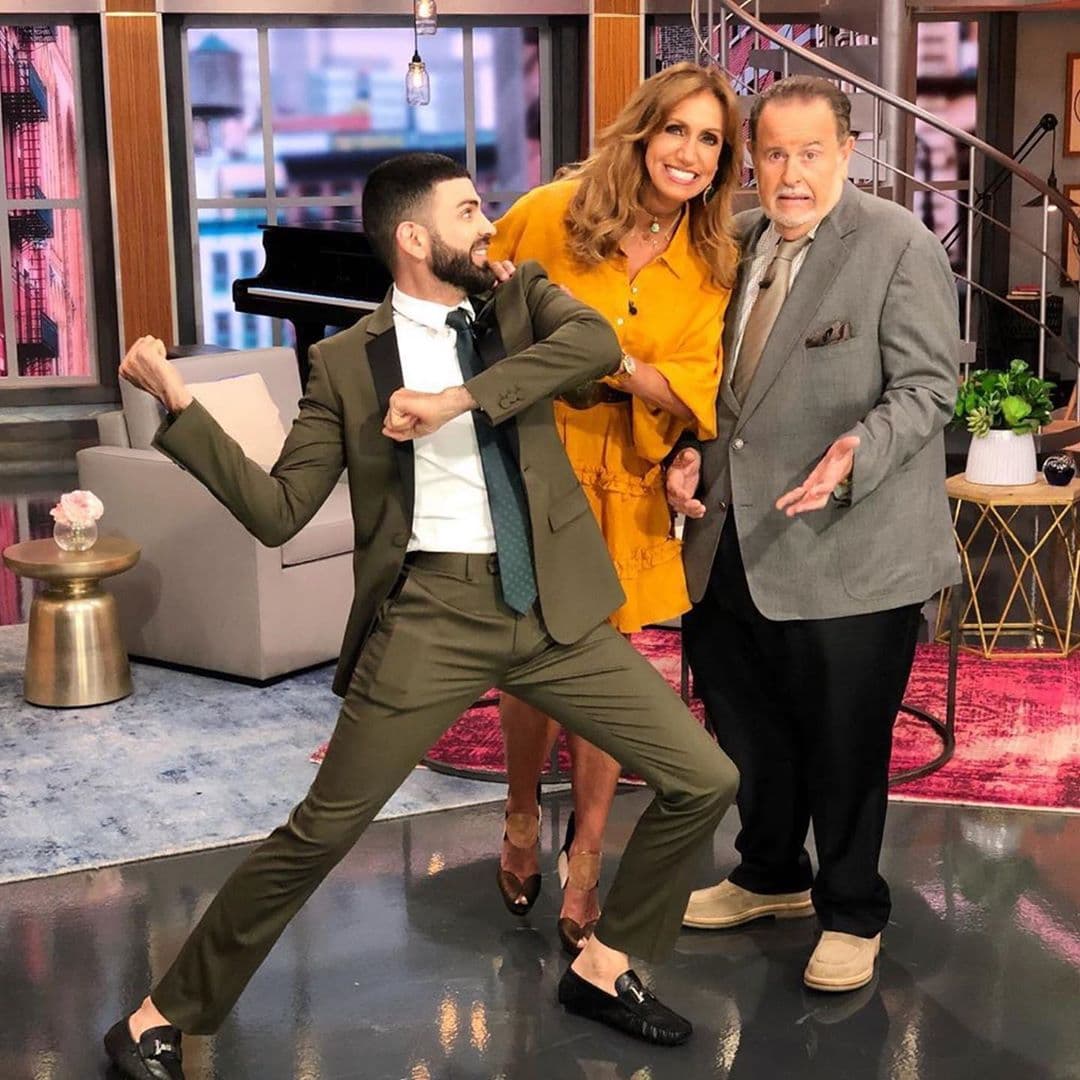 ¿Qué le habrá dicho El Gordo a Jomari para que reaccionara de esta forma? El experto en moda comentó en esa ocasión que no lo iba a dejar hablar, de ahí esta divertida pose.