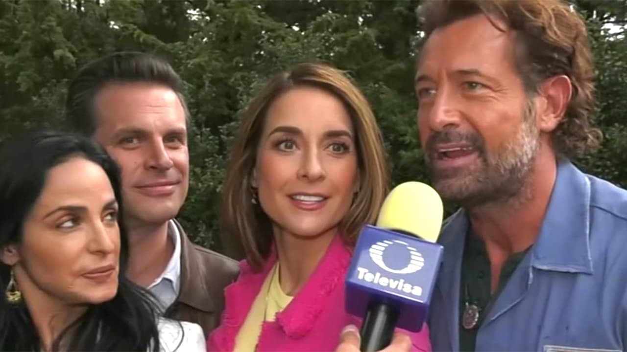 Con lluvia y muy buen humor, Susana González y Gabriel Soto comienzan a grabar 'Los Caminos del Amor'