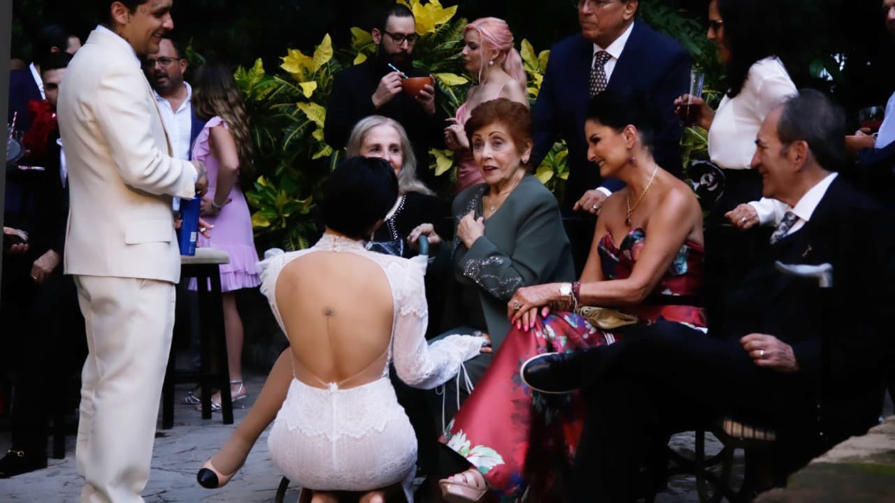 Ángela Nodal en emotivo momento junto a su abuela materna.