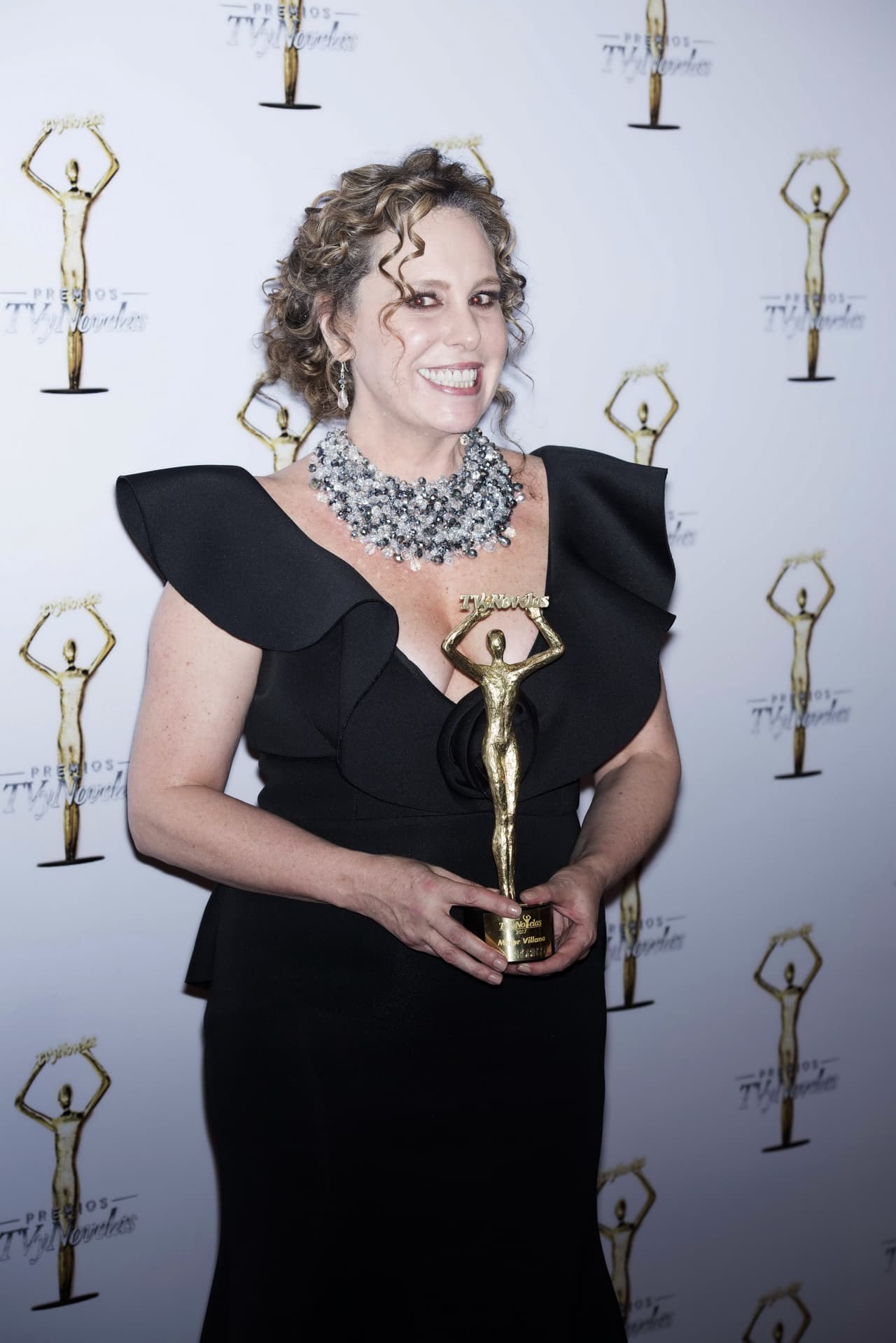 Gracias a que fue una mujer aprovechada y fría en la televisión, ella logró ganarse un 'Premio TVyNovelas' por ser una pariente incómoda en 'Vino el amor', y así se llevó la presa por ser la mejor villana de las telenovelas.