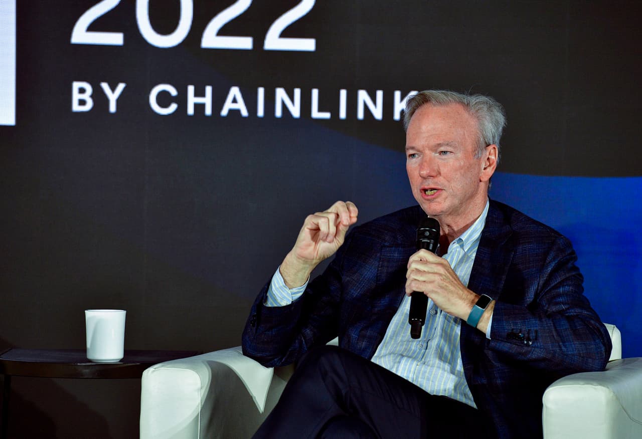 <b>Eric Schmidt tiene una fortuna de $18,4 mil millones.</b> Hizo parte de la junta directiva de Google y cofundó Innovation Endeavors, una firma de capital de riesgo que ha invertido en Uber, SoFi y Zymergen, entre otros.