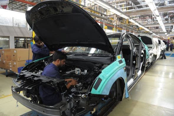 Los dos principales fabricantes estadounidenses de automóviles, General Motors (GM) y Ford, registraron una disminución de sus ventas en Estados Unidos en abril de 2012, mientras que las de Chrysler y Toyota aumentaron, según anunciaron las empresas, informó la agencia AFP.