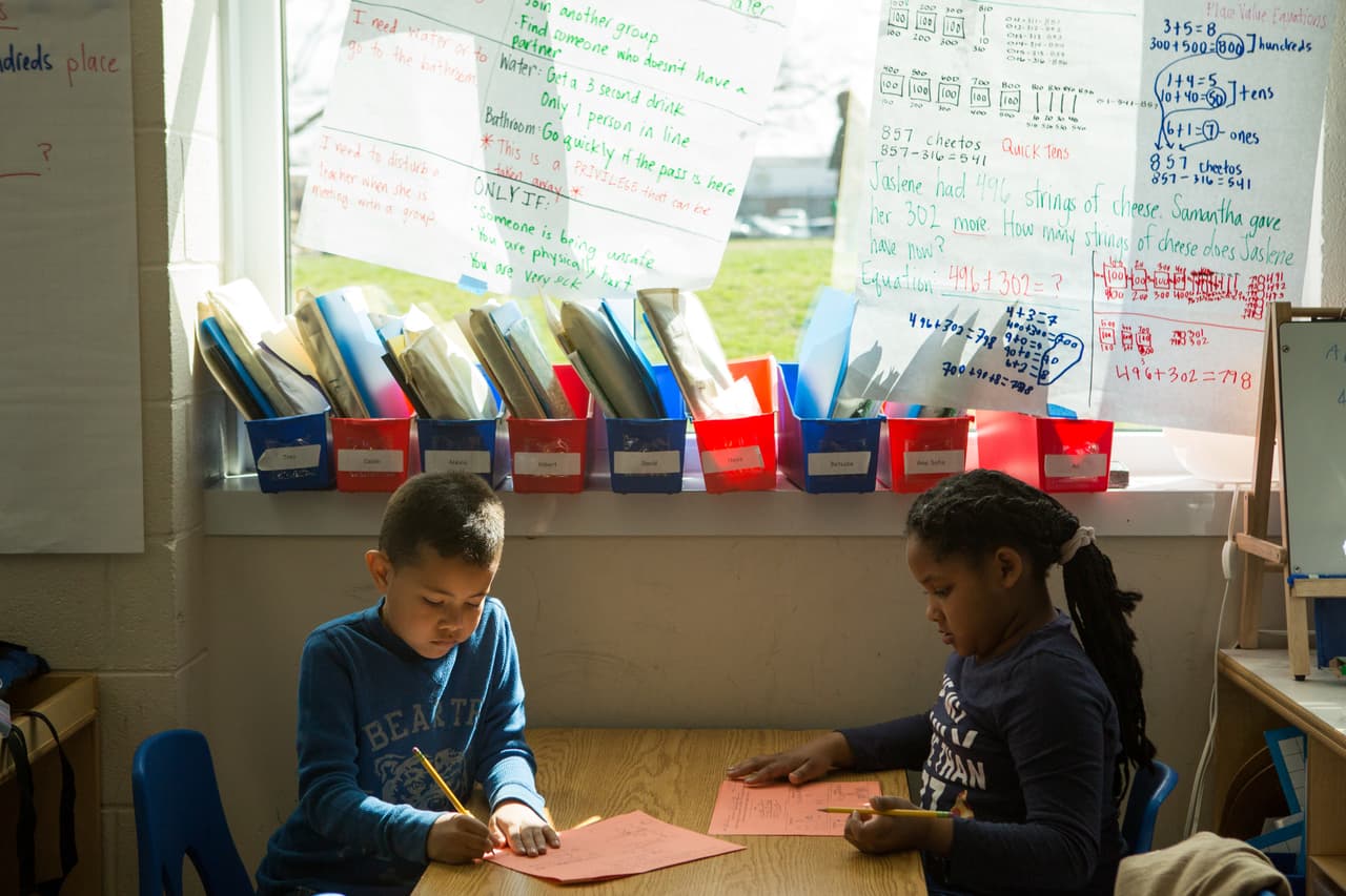Qué le pasa a los estudiantes latinos cuando ICE y la policía buscan indocumentados
