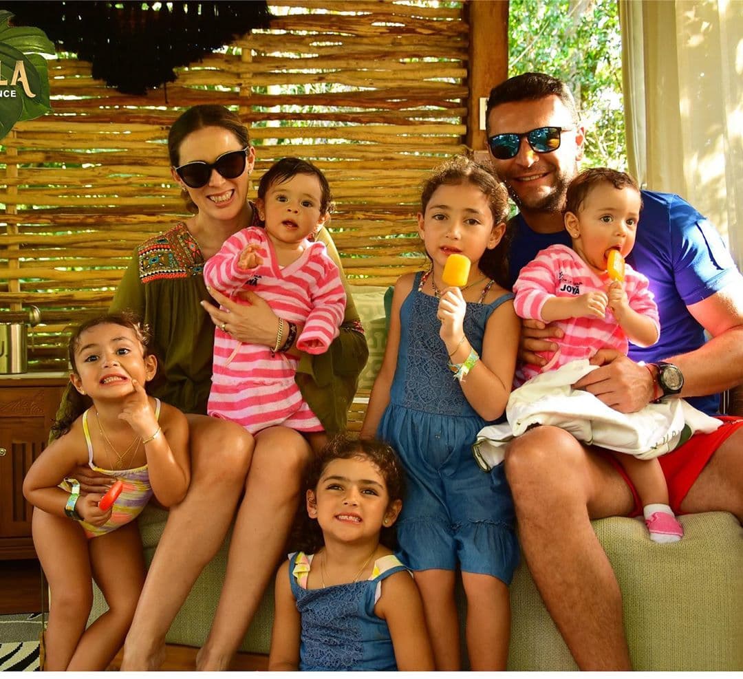 En plena contingencia sanitaria, la familia de Jacky Bracamontes se encuentra de manteles largos con la llegada del cumpleaños número 7 de la pequeña Jacky, hija mayor de la actriz y su esposo Martín Fuentes.