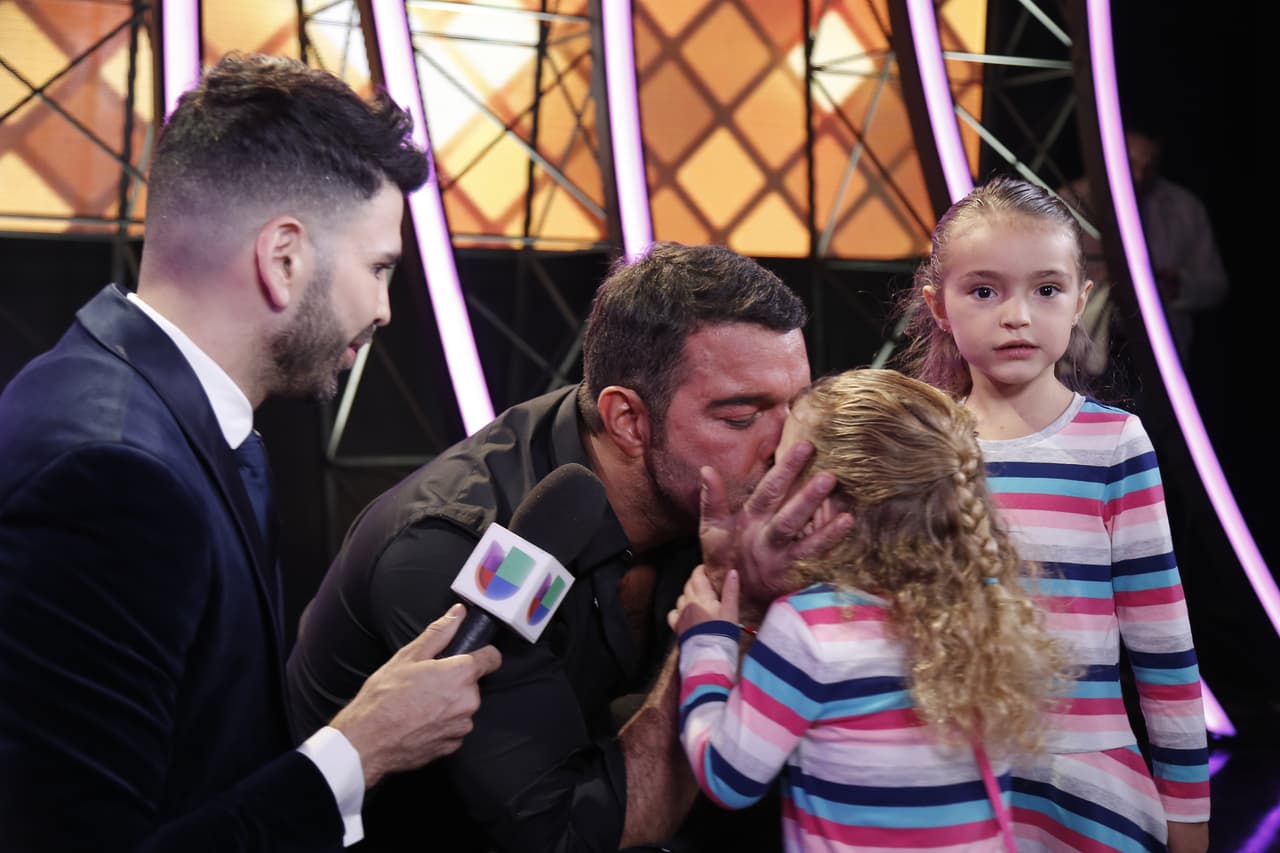 El cantante confesó que se encontraba un tanto nervioso porque era la primera vez que bailaba de esa manera frente al público.