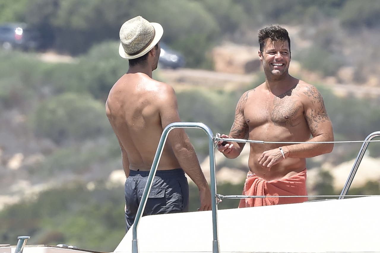 Ricky Martin se relaja en Ibiza con su novio antes de iniciar su gira en España