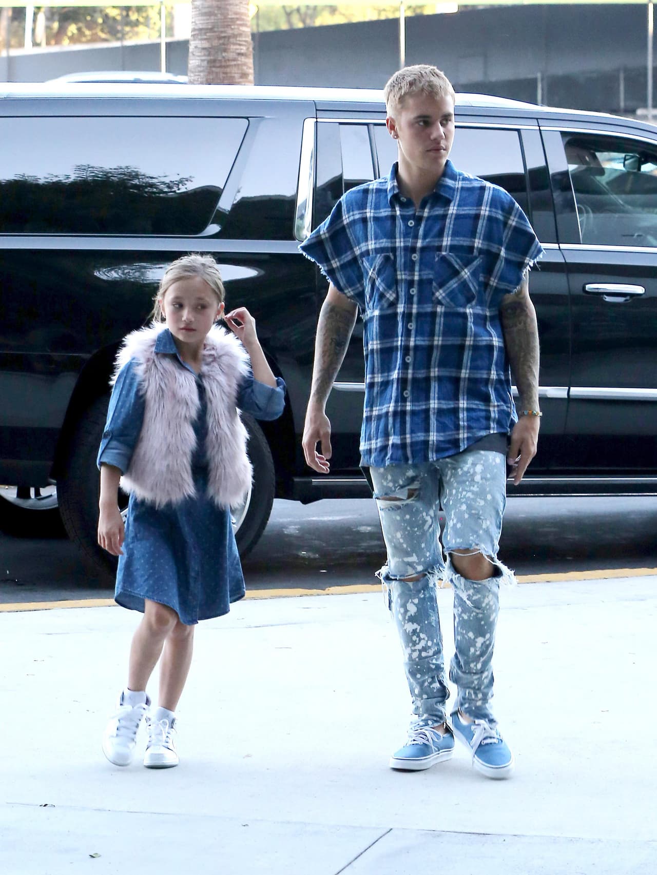 Justin y su linda hermana Jazmyn se la pasan increíble.