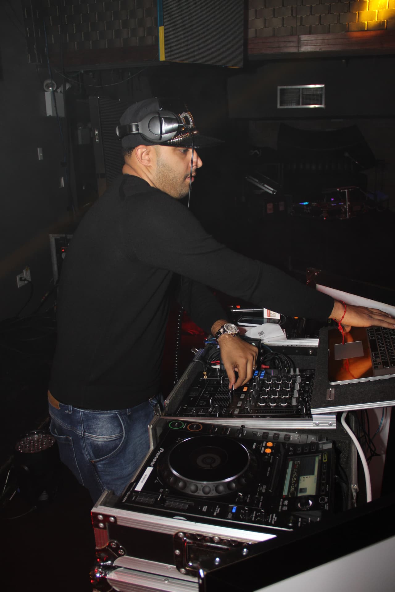 Los fanáticos de La X 96.3 se gozaron de principio a fin el espectáculo de Yandel en Stage 48 cortesía de Nissan.