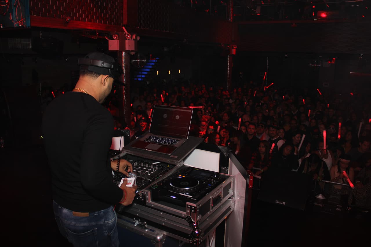 Los fanáticos de La X 96.3 se gozaron de principio a fin el espectáculo de Yandel en Stage 48 cortesía de Nissan.