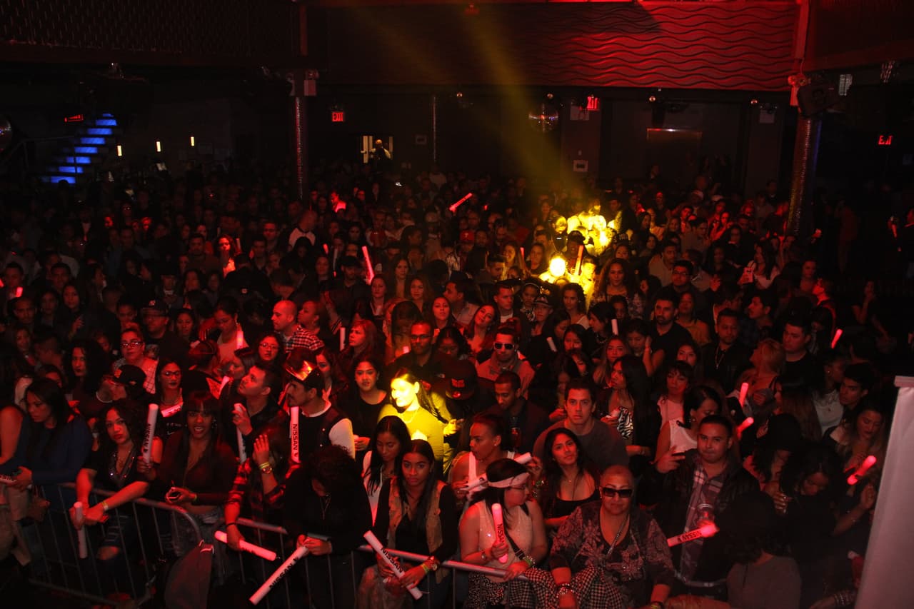 Los fanáticos de La X 96.3 se gozaron de principio a fin el espectáculo de Yandel en Stage 48 cortesía de Nissan.