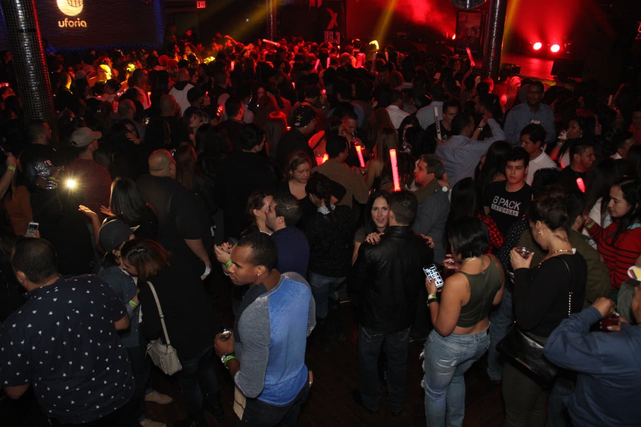 Los fanáticos de La X 96.3 se gozaron de principio a fin el espectáculo de Yandel en Stage 48 cortesía de Nissan.