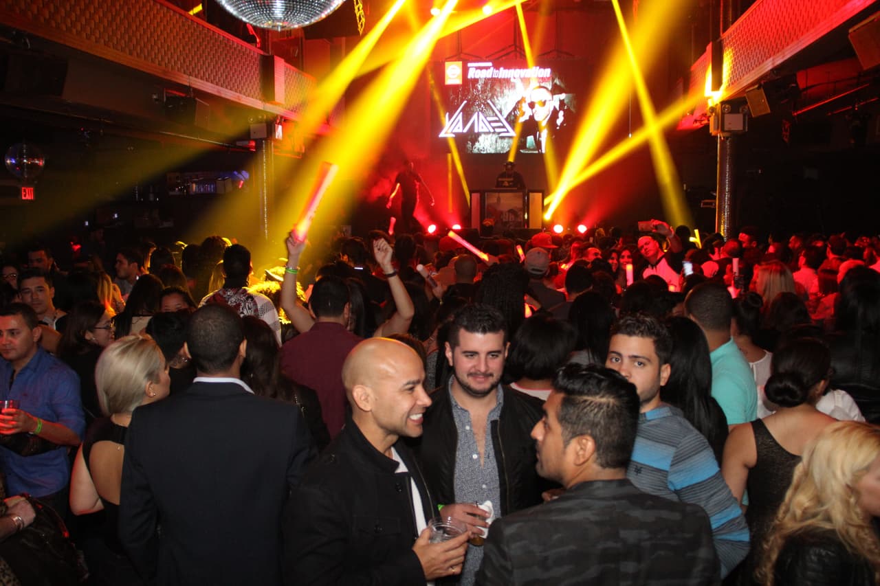 Los fanáticos de La X 96.3 se gozaron de principio a fin el espectáculo de Yandel en Stage 48 cortesía de Nissan.