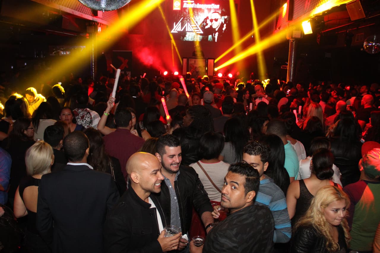 Los fanáticos de La X 96.3 se gozaron de principio a fin el espectáculo de Yandel en Stage 48 cortesía de Nissan.