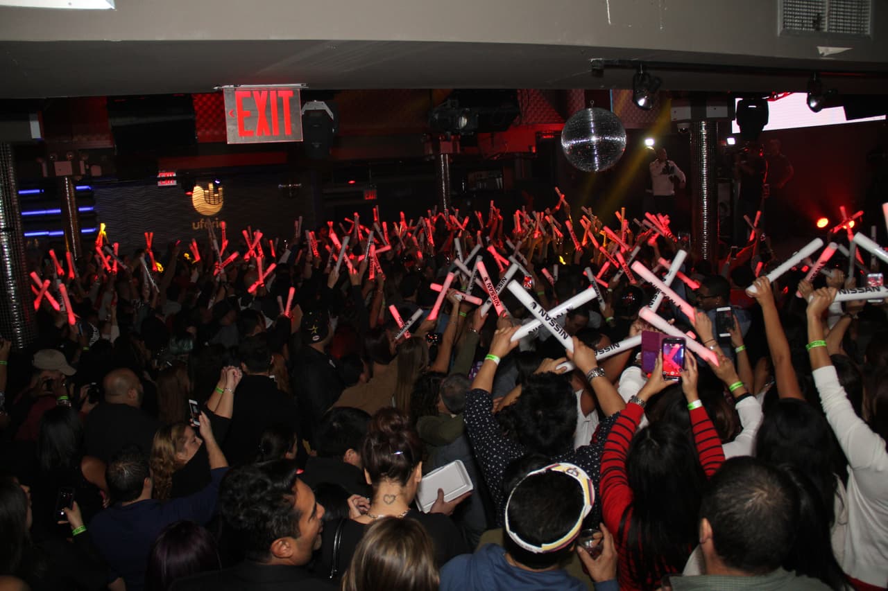 Los fanáticos de La X 96.3 se gozaron de principio a fin el espectáculo de Yandel en Stage 48 cortesía de Nissan.