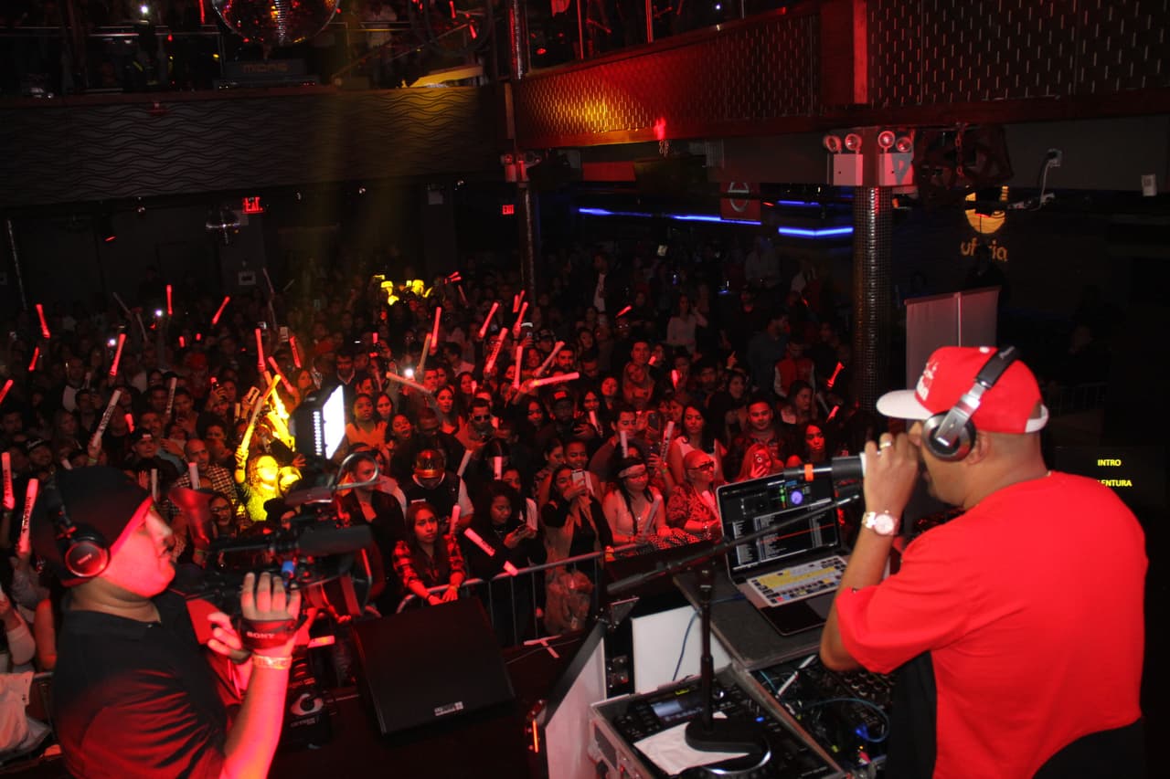 Los fanáticos de La X 96.3 se gozaron de principio a fin el espectáculo de Yandel en Stage 48 cortesía de Nissan.