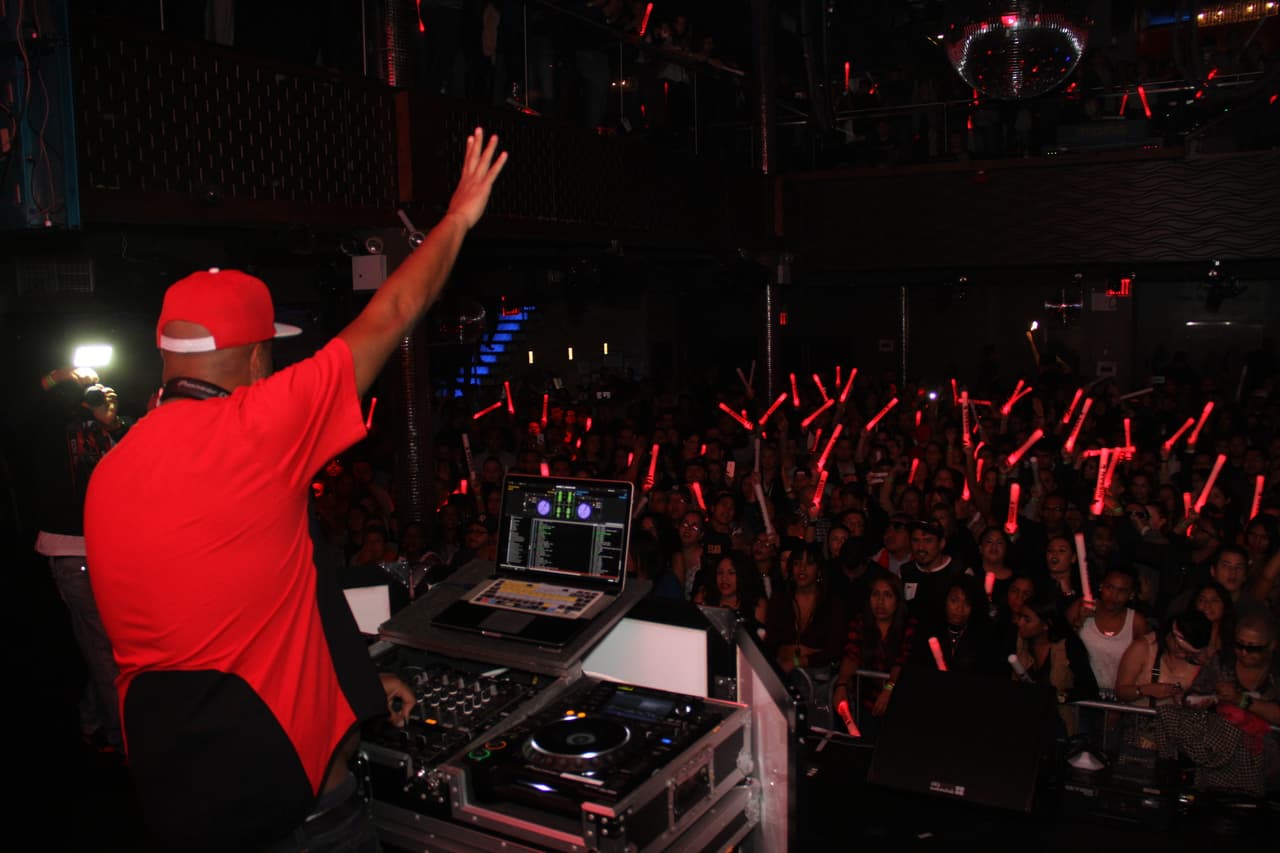 Los fanáticos de La X 96.3 se gozaron de principio a fin el espectáculo de Yandel en Stage 48 cortesía de Nissan.