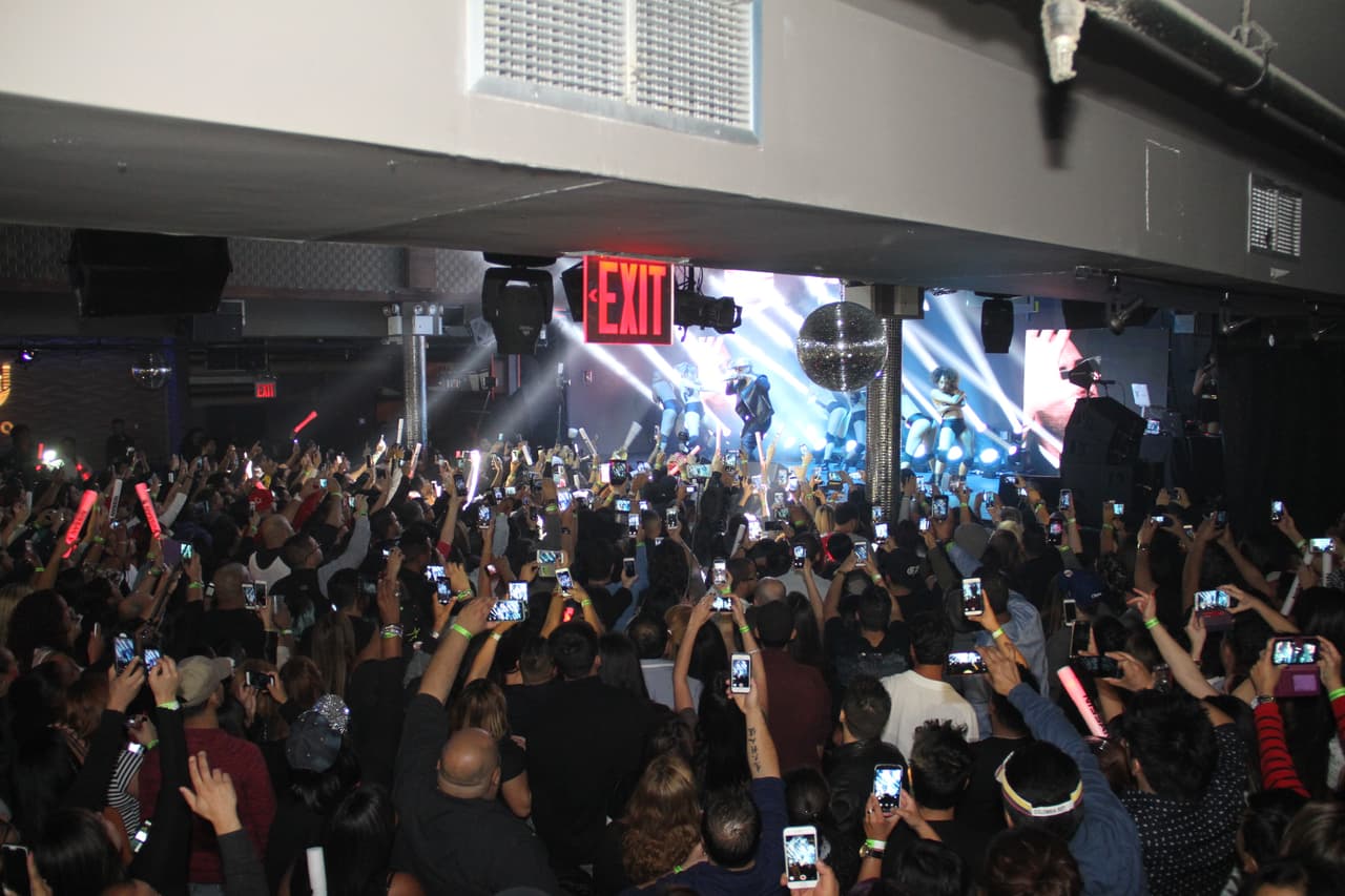 Los fanáticos de La X 96.3 se gozaron de principio a fin el espectáculo de Yandel en Stage 48 cortesía de Nissan.