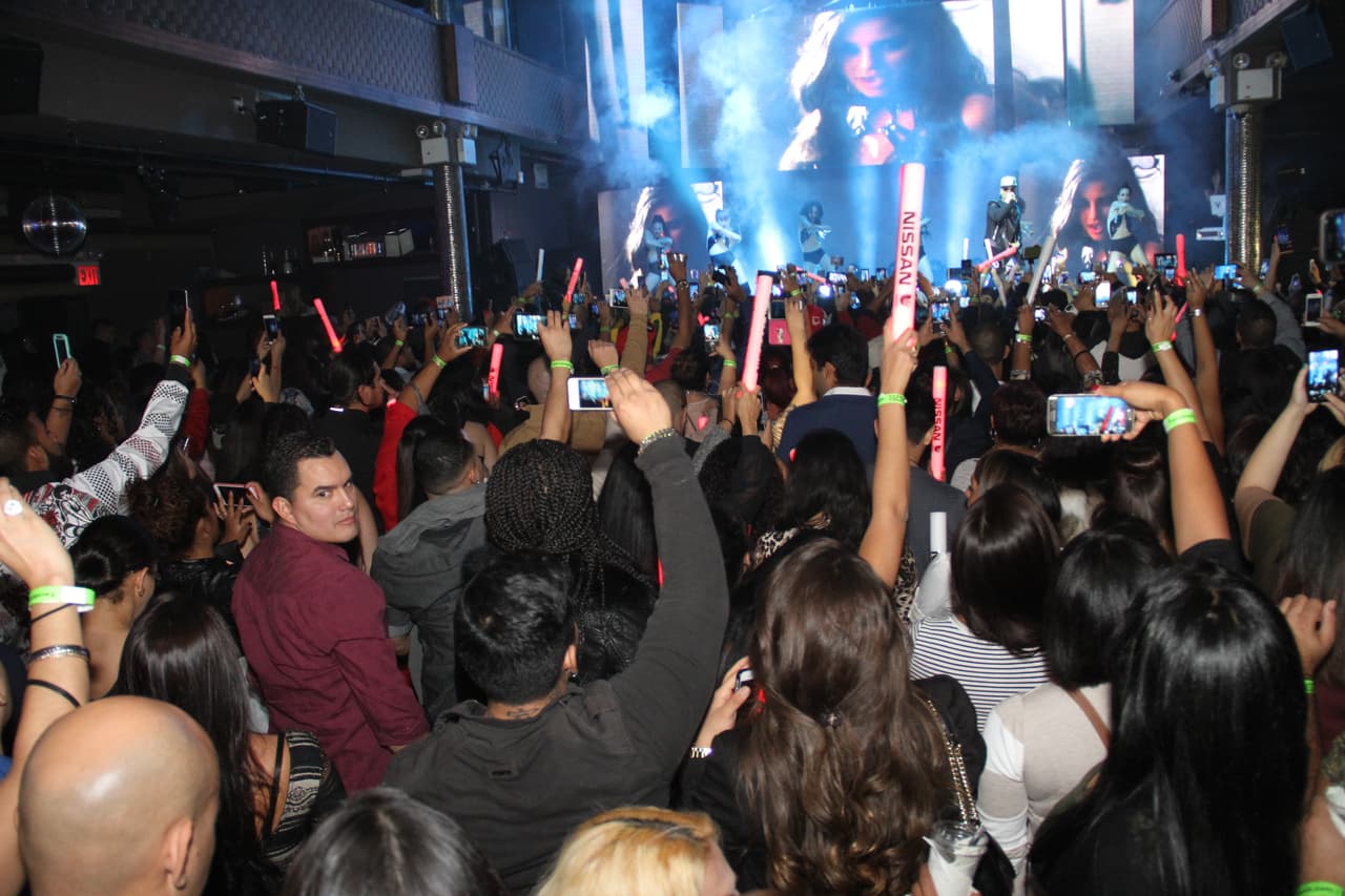 Los fanáticos de La X 96.3 se gozaron de principio a fin el espectáculo de Yandel en Stage 48 cortesía de Nissan.