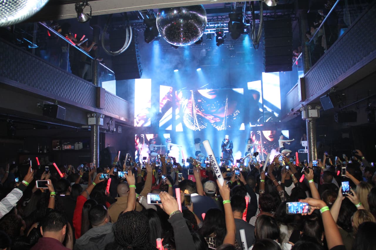 Los fanáticos de La X 96.3 se gozaron de principio a fin el espectáculo de Yandel en Stage 48 cortesía de Nissan.