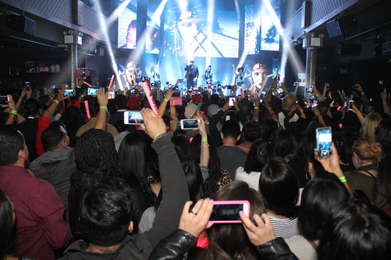 Los fanáticos de La X 96.3 se gozaron de principio a fin el espectáculo de Yandel en Stage 48 cortesía de Nissan.