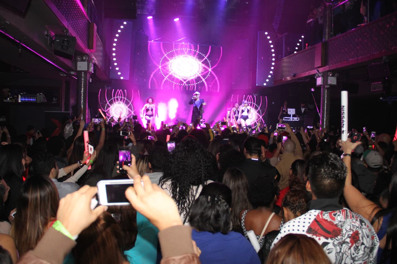 Los fanáticos de La X 96.3 se gozaron de principio a fin el espectáculo de Yandel en Stage 48 cortesía de Nissan.