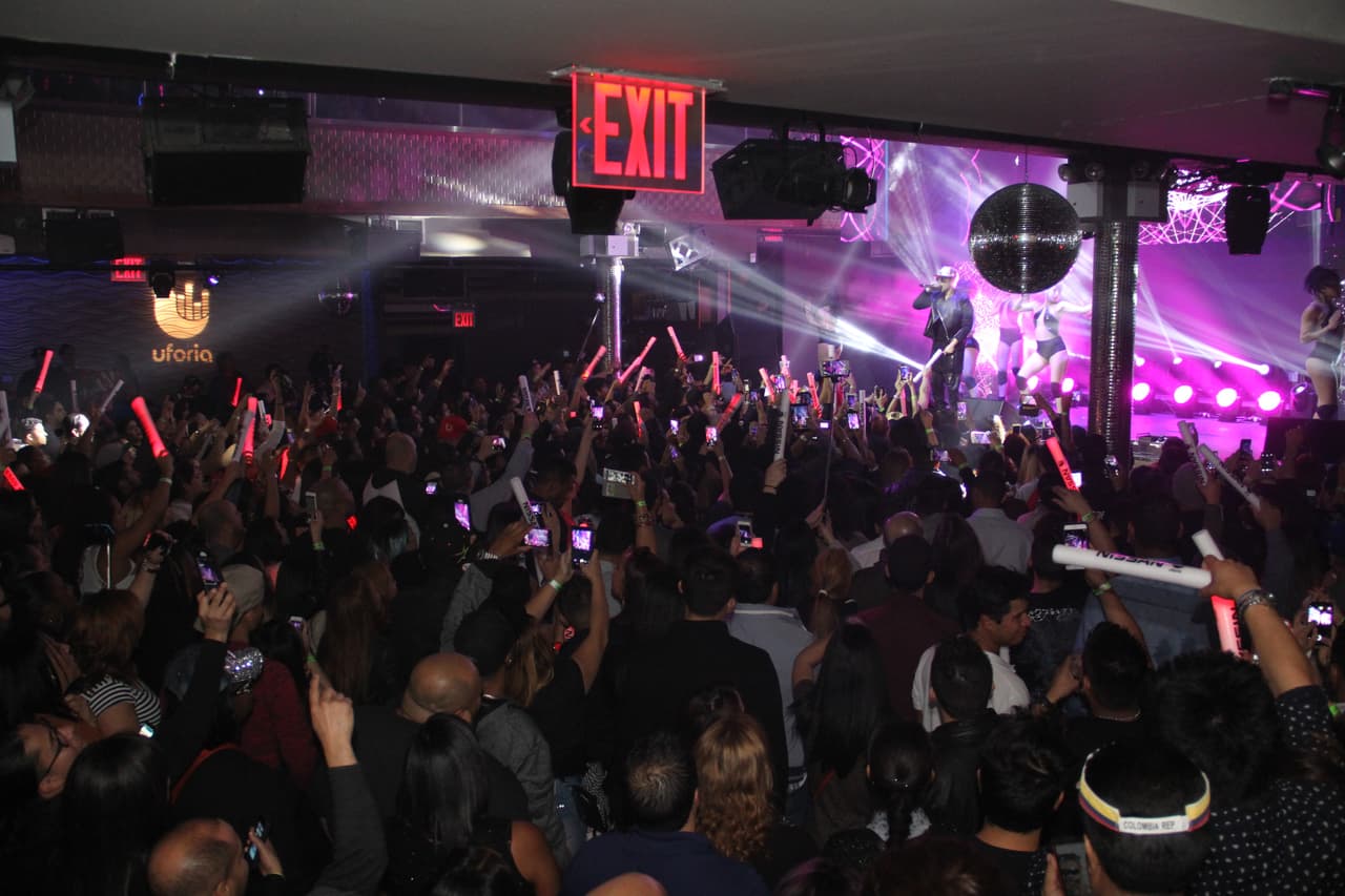 Los fanáticos de La X 96.3 se gozaron de principio a fin el espectáculo de Yandel en Stage 48 cortesía de Nissan.