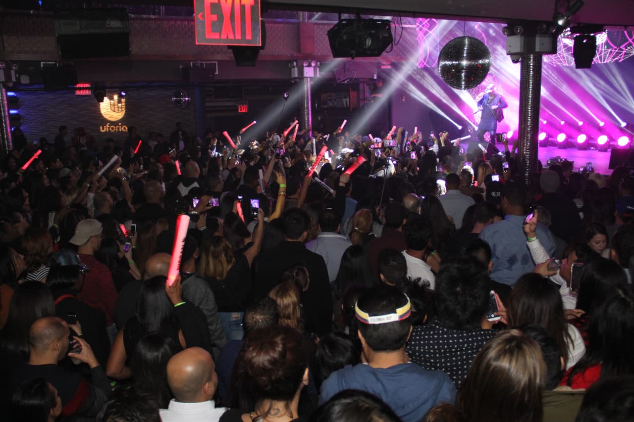 Los fanáticos de La X 96.3 se gozaron de principio a fin el espectáculo de Yandel en Stage 48 cortesía de Nissan.