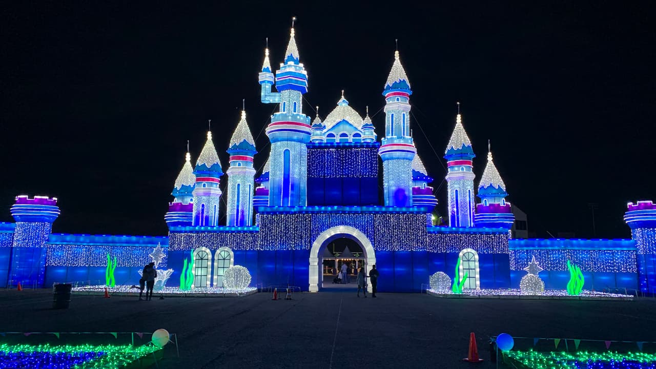Está abierto al público todos los días, incluidos los festivos en el
<a href="https://www.univision.com/local/houston-kxln/autoridades-toman-medidas-drasticas-para-quienes-participen-en-carreras-callejeras">Houston Raceway Park</a> y esta es la dirección: 2525 FM 565, Baytown, TX 77523