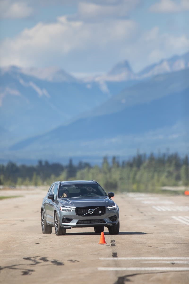 <h3 class="cms-H3-H3"><b>Sensaciones de manejo</b></h3>
<br>
<br>La Volvo XC60 prioriza la comodidad de manejo sobre la conducción dinámica. Carece de agilidad pero absorbe adecuadamente las imperfecciones de la carretera, gracias a una suspensión neumática que hace que el viaje sea todo un placer.
<br>