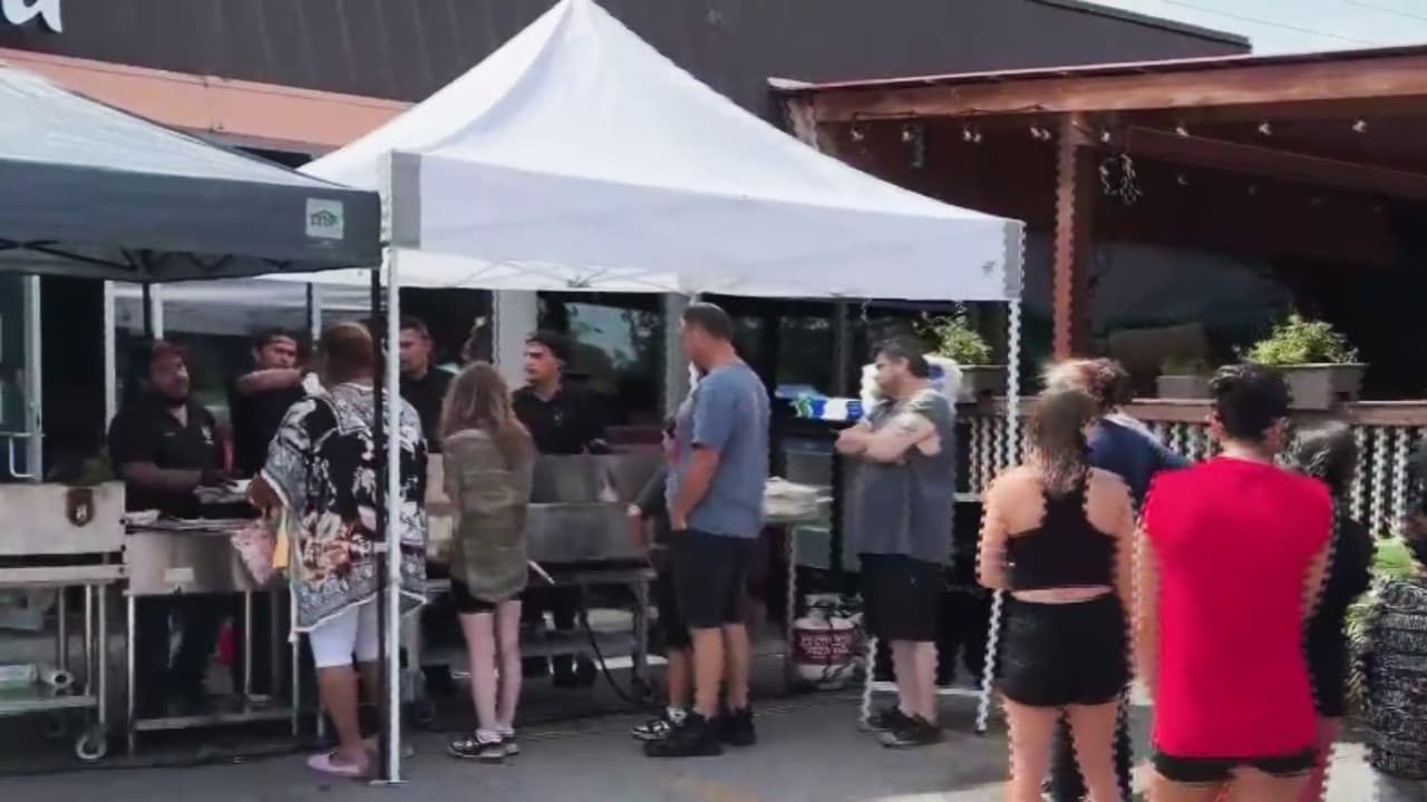 Restaurante mexicano ofrece comida gratis a familias afectadas por apagones en Lake Station