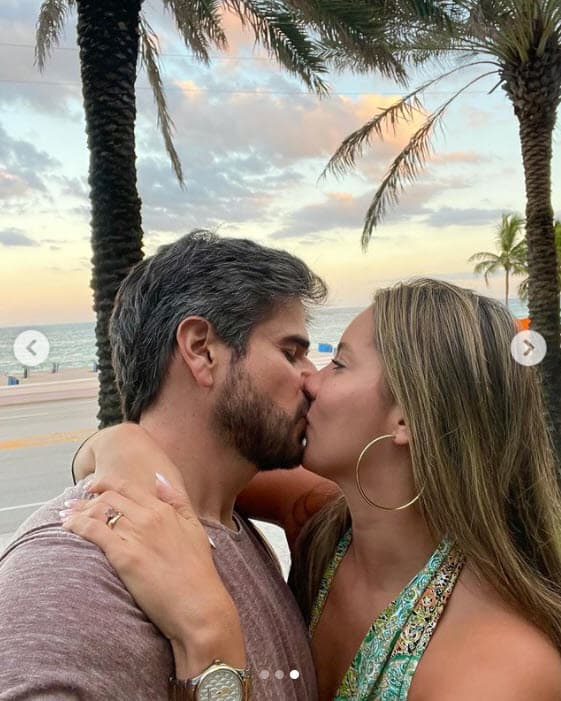 En el pie de foto, ella no escribió ninguna palabra. Se limitó a acompañar las imágenes con una serie de emoticonos, entre ellos la cara llena de corazones. 
<br>