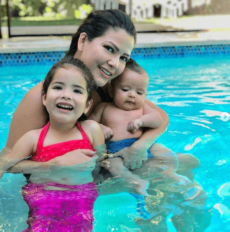 Para finalmente pedir a quienes se identifican con ella que: "así como cuidamos de lo más hermoso de nuestras vidas, nuestros hijos, cuidémonos de adentro hacia afuera".