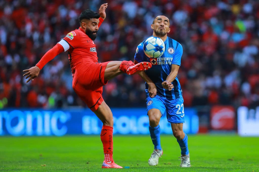 Cruz Azul volvió a mostrar su mejor versión y le pasó por encima y goleó por 1-4 a Toluca, gracias a los tantos de Juan Escobar, Charly Rodríguez y un doblete de Santiago Giménez.