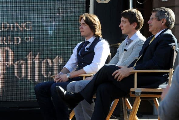 Zev Yaroslavsky, supervisor del condado de Los Angeles, dijo que le informaron que una sala de conciertos en vivo, el anfiteatro Gibson, sería eliminada para dar paso a la atracción de Potter. Añadió que abriría hacia el 2014, pero los funcionarios no dieron una fecha específica.