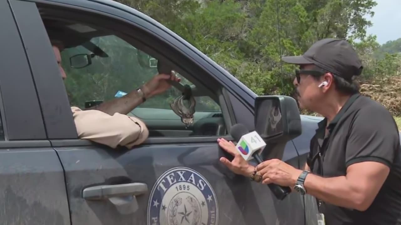 Emiten alerta de evacuación en la zona de Camp Mystic en plena transmisión en vivo