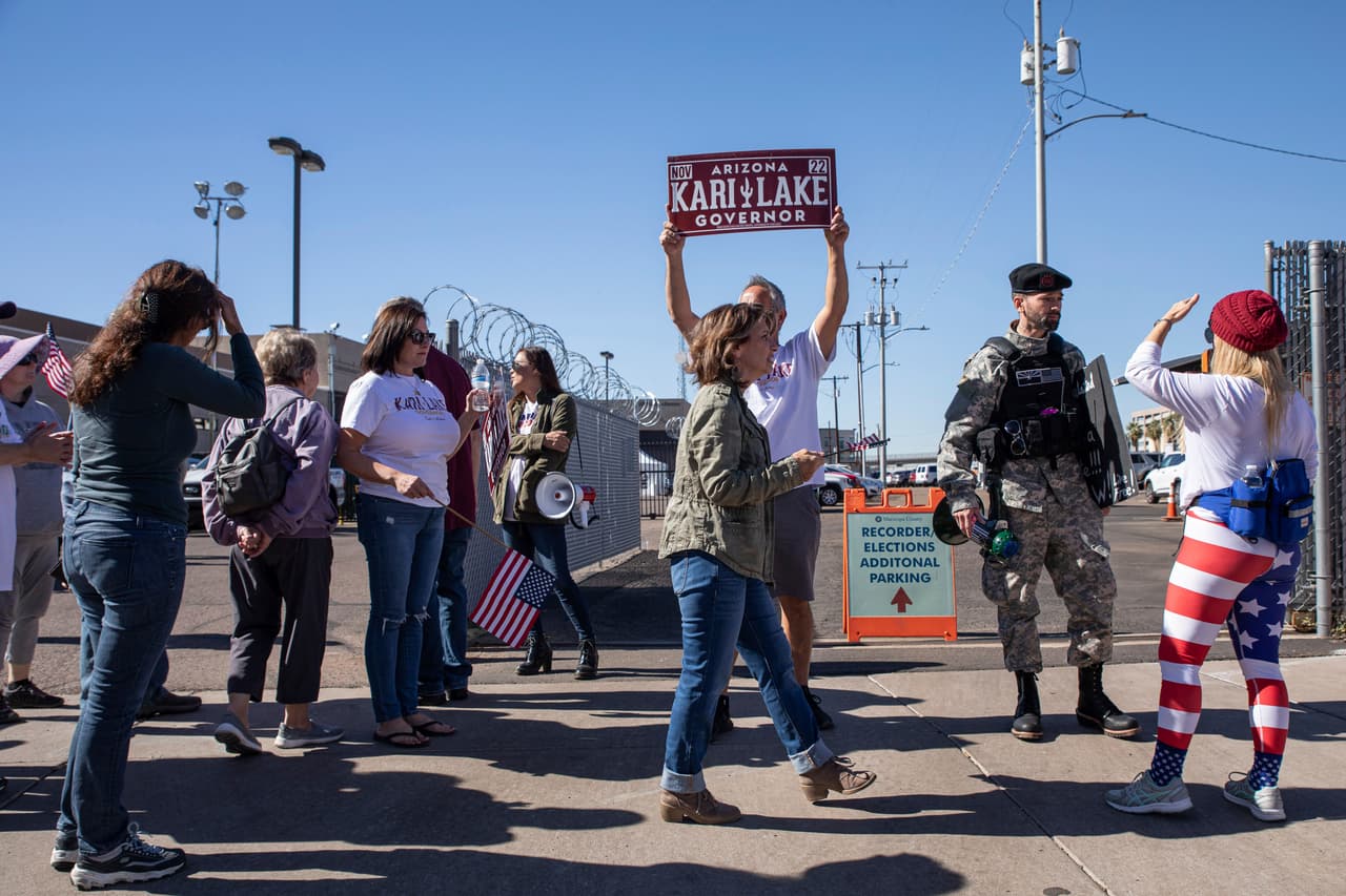 Ese mismo día el senador demócrata Mark Kelly pidió a los residentes de Arizona, dejar en el pasado las teorias de conspiración y llamó a la unidad.